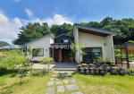 충북 음성군 음성읍 야산 접한 도로변 목조 전원주택 2억2천 급매