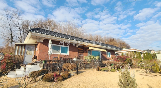 충북 음성군 금왕읍 저수지 인근 철근콘크리트 주택 조경 멋진집 2억4500만원 매매